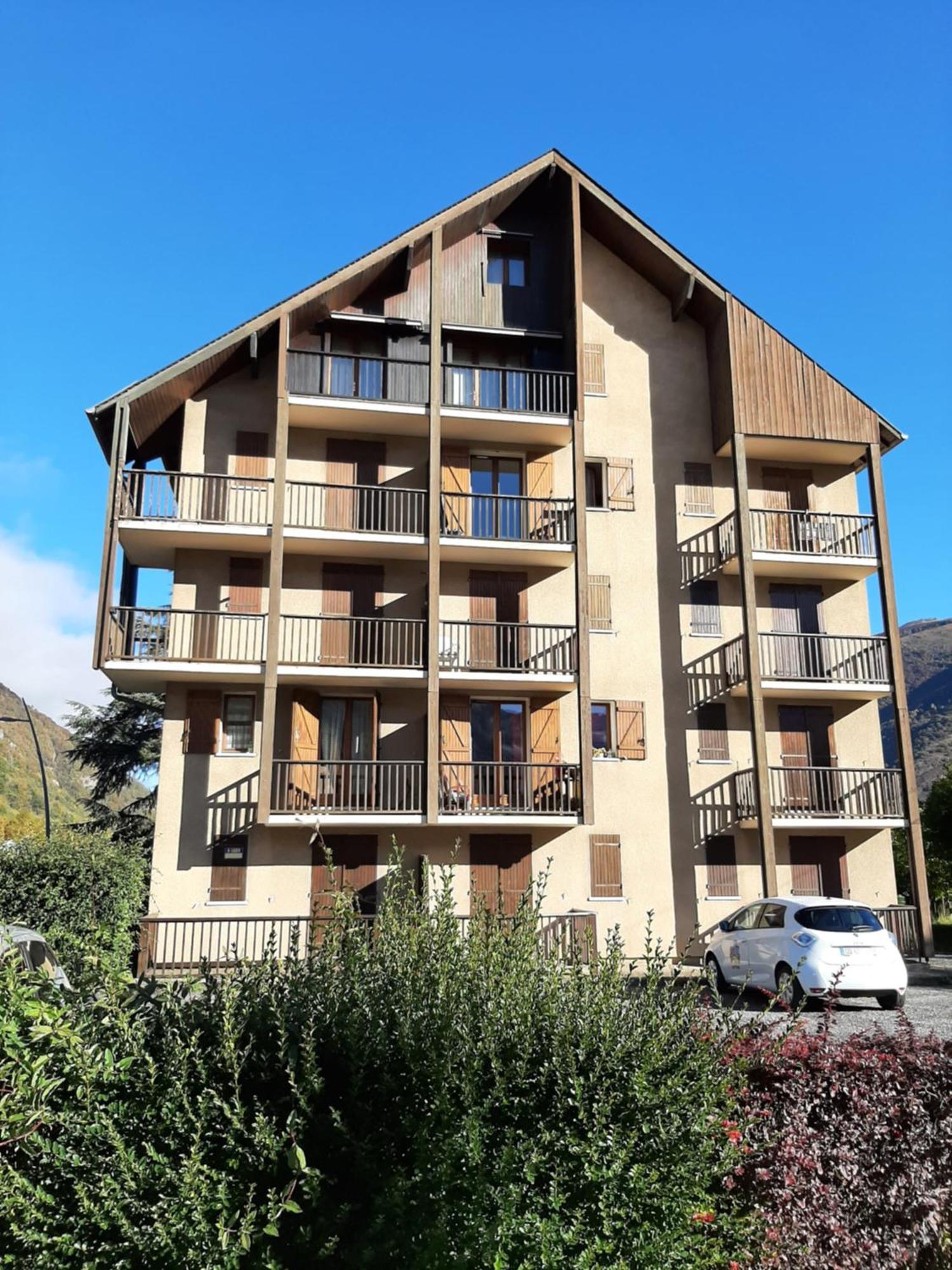 Appartement Vert Tendre Face A La Montagne Bagnères-de-Luchon Buitenkant foto