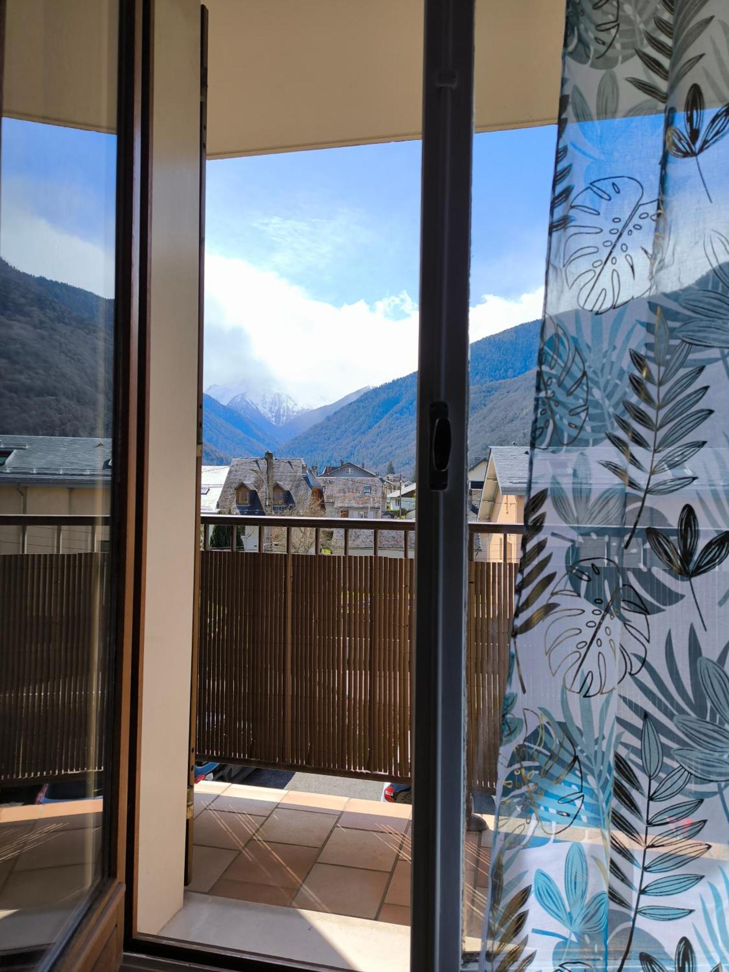 Appartement Vert Tendre Face A La Montagne Bagnères-de-Luchon Buitenkant foto